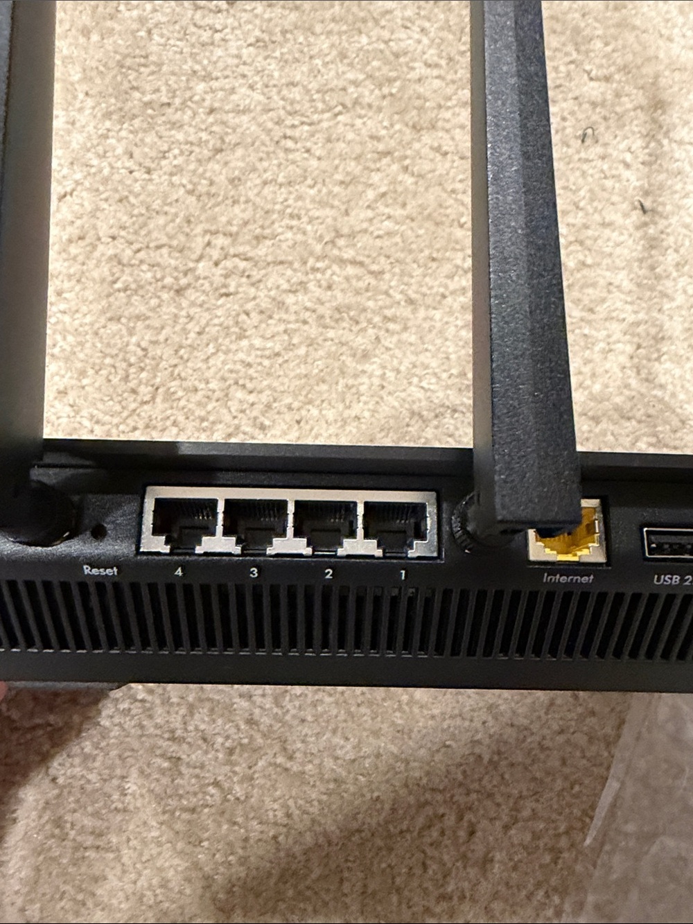 NETGEAR Nighthawk AC1900 Wireless Router with Original Packaging - Picture 5 of 10